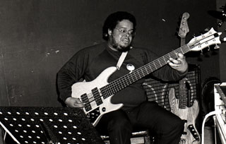 ANTHONY JACKSON WITH THE CONTRABASS GUITAR SMITH/FODERA